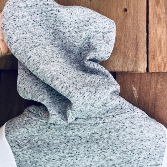 PINK Victoria’s Secret  GRAY & WHITE HOODED CROPPED SWEATSHIRT  Size XS - Picture 10 of 12